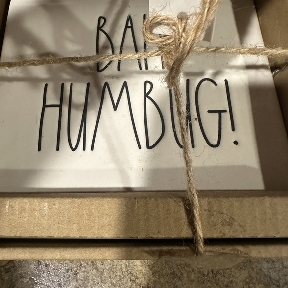 RAE DUNN Christmas Bah Humbug! Cheese Board and Knife Spreader Set NEW NIB - Picture 4 of 6